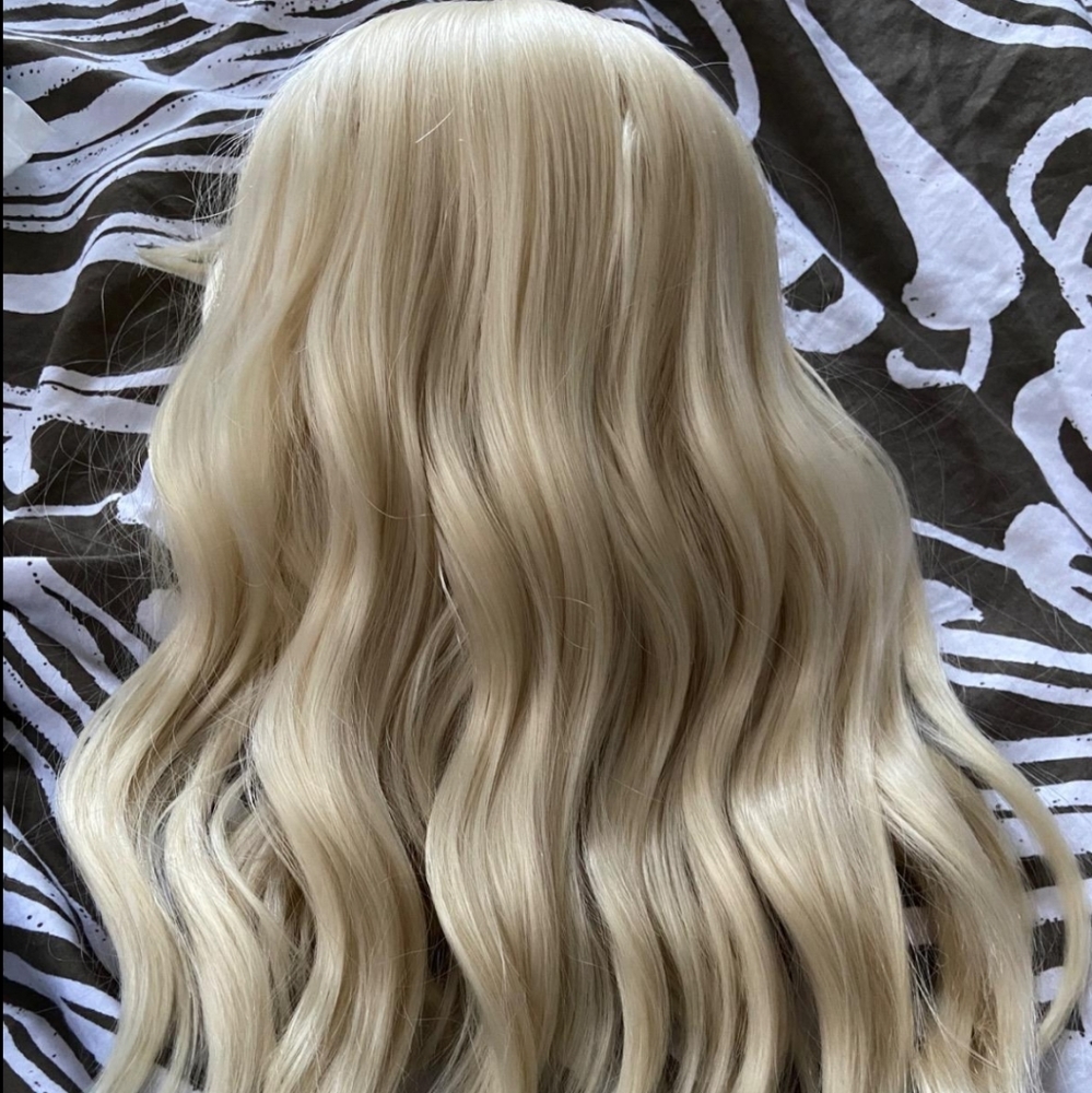 Wig - Picture 5 of 8